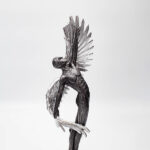 ΕΠΙΤΡΑΠΕΖΙΟ ΔΙΑΚΟΣΜΗΤΙΚΟ, ΑΝΤΡΑΣ ΜΕ ΦΤΕΡΑ, ΠΟΛΥΡΕΖΙΝ, ΧΡΥΣΟ-ΑΣΗΜΙ, 9x6.5x39εκ - Image 2