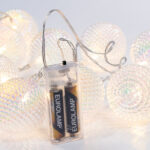 ΣΕΙΡΑ, 10 LED 5mm, ΔΙΑΦΑΝΕΣ ΙΡΙΔΙΖΟΥΣΕΣ ΑΝΑΓΛΥΦΕΣ ΜΠΑΛΕΣ, ΜΠΑΤΑΡΙΑΣ 2xAA, ΔΙΑΦΑΝΟ PVC ΚΑΛΩΔΙΟ, ΘΕΡΜΟ ΛΕΥΚΟ LED ΑΝΑ 15cm, ΠΡΟΕΚΤΑΣΗ ΠΑΡΟΧΗΣ 30cm, IP20 - Image 3